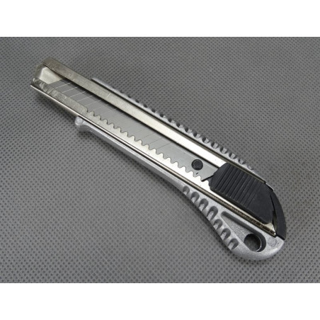 NÓŻ DO TAPET METALOWY -...