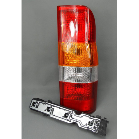 LAMPA TYLNA PRAWA Z LISTWĄ...